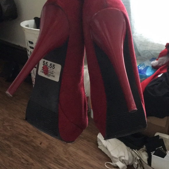 Heels - Picture 2 of 2